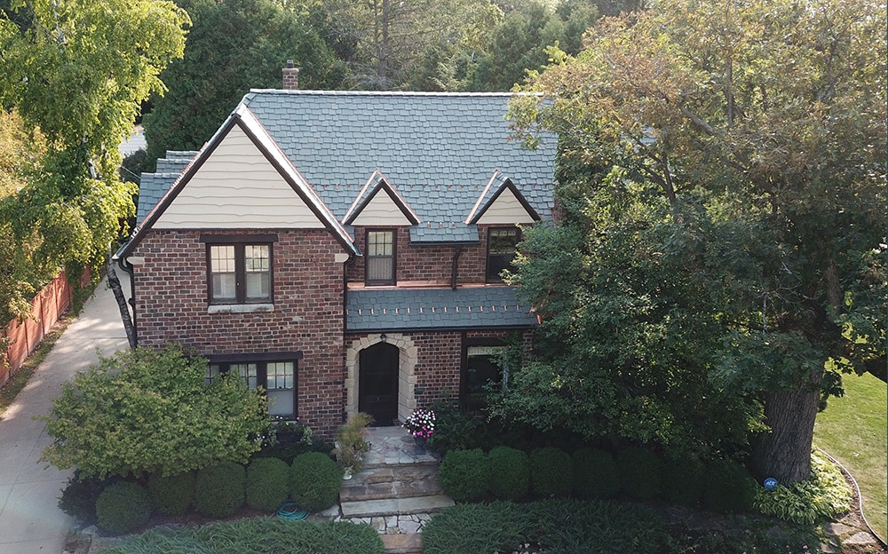 The Multi-Width imitation slate roof on this 1950s-era home complements its style beautifully. 