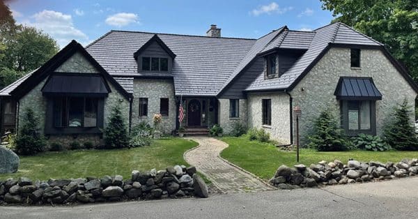 Thanks to expert roofing color advice these homeowners are pleased with how their Black Oak roof complements their light colored stucco. 