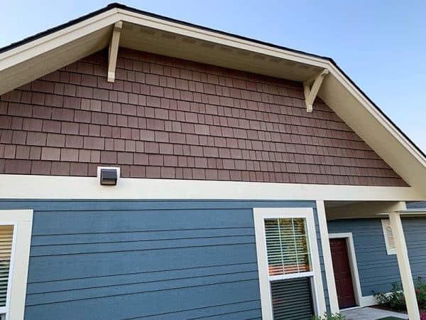 These homeowners customized the color of their synthetic shake siding, giving their home a crisp, bespoke touch. 