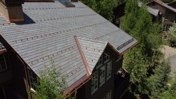 The HOA for these townhomes sought an expert roofing recommendation, which led them to DaVinci composite slate. 